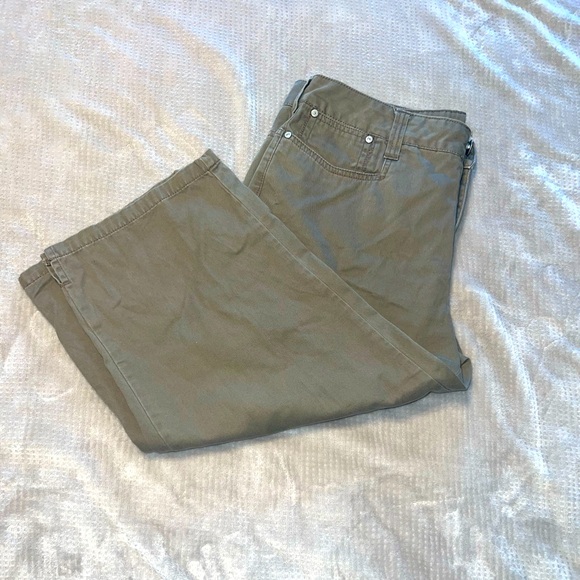 Faded Glory Women’s Capri Pants Size 14 Khaki Cropped Straight Leg - Picture 1 of 5